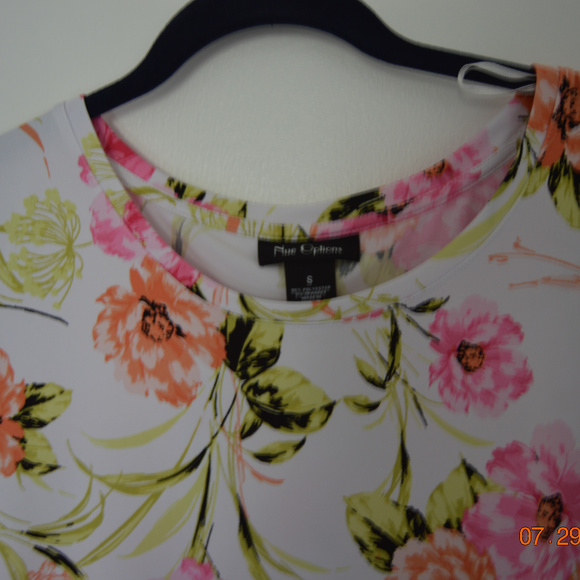 Flower designed Top, sleeveless - Picture 2 of 2